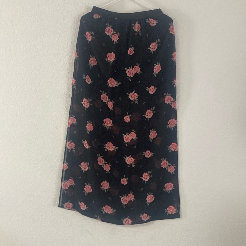 Women’s rose skirt with black inner skirt